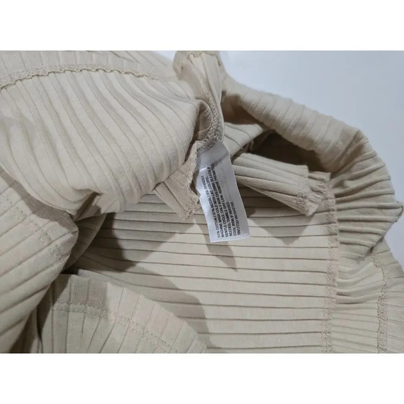 Universal Thread Women's Plus Size cream ribbed long sleeves front wrap blouse - Picture 5 of 6